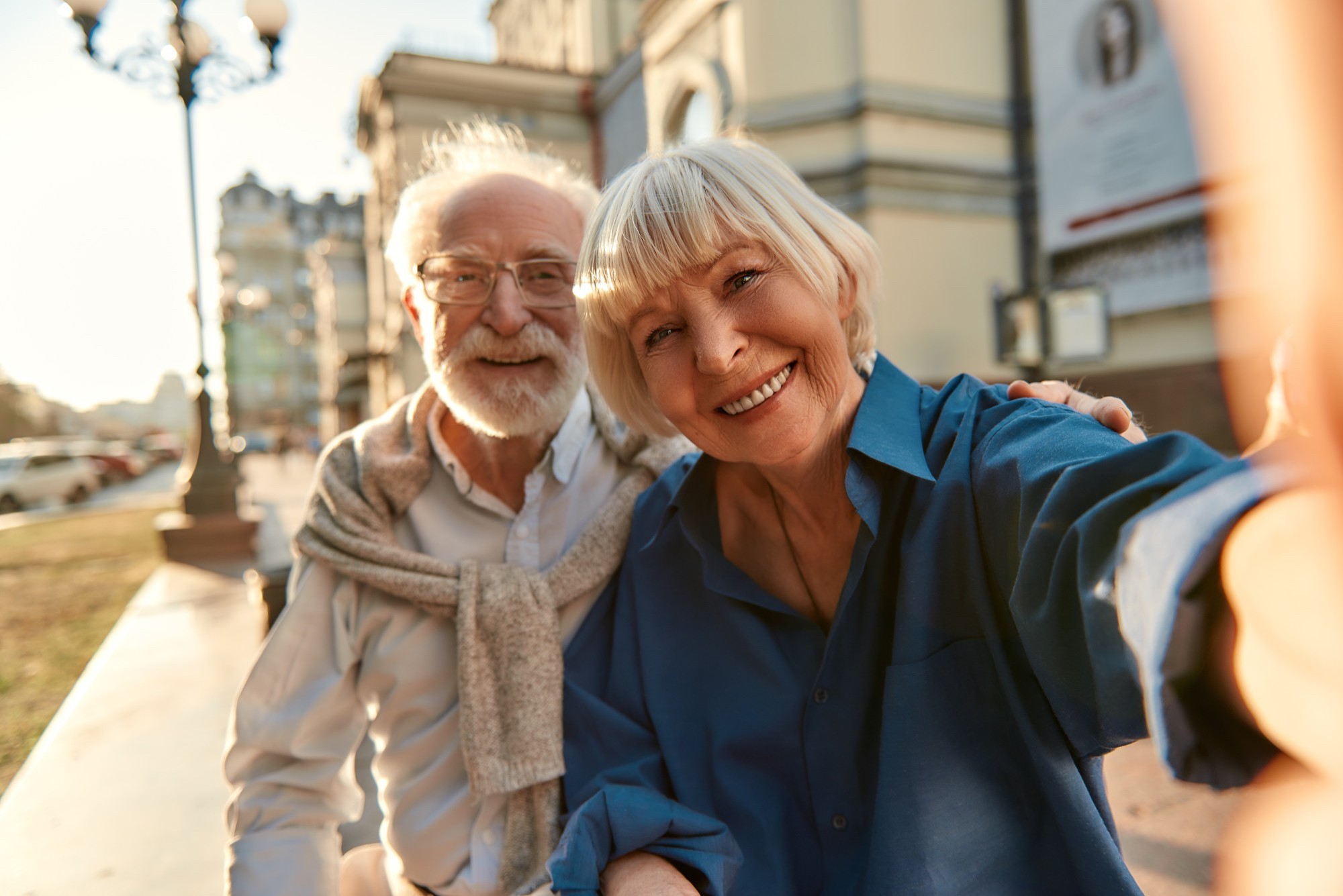 A happy elderly couple taking a selfie.